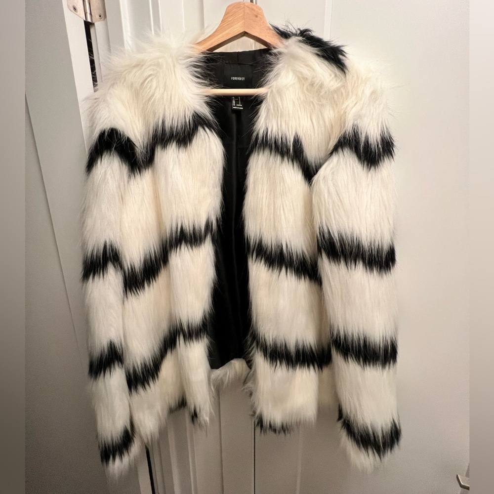Forever 21 faux fur coat size L